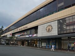 早朝の盛岡駅。
まずは宮古まで行きたいのですが、
JR山田線で宮古まで行くには、
始発が遅すぎなので、バスで向かいます。

5:45盛岡駅前ー宮古駅前8:00 