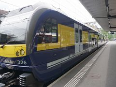 ●グリンデルワルト駅行列車＠インターラーケンオスト駅

この列車でグリンデルワルトに向かいます。
ここからは、ベルナーオーバーラント鉄道（BOB）になります。
登山鉄道です。