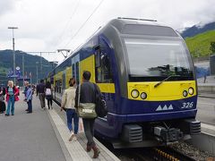 ●グリンデルワルト駅

インターラーケンオスト駅から乗車していたブルーとイエローのツートンカラーの列車。