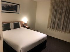 ふー食べたぜ。

と、いうわけで、ホテルへ帰着。
今回の宿は、ibis Melbourne Hotel and Apartments。