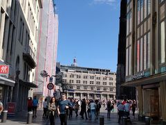 予定では，この後買い物をしたりのんびりご当地ビールを飲んだりするはずでした。しか～し電車の時間を読み誤っていたためあと1時間しかありません。

ケルンに来たら買いたかった4711の香水を探しに行きます。
幸い探すまでもなく目の前にありました。