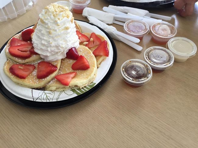 朝ごはん、１回はパンケーキ行っとく？<br />出遅れて結構並んでいたので、せっかちなおばさん達は、お持ち帰りの方へ。<br />時間はそんなに変わりませんでした。