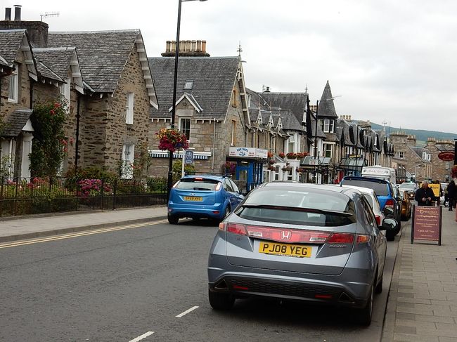 最後に、かつて夏目漱石も滞在したピトロッホリーPitlochryと言う町に立ち寄りました。<br />小さな町ですが、田舎ばかり見てきた後では結構な町に見えました（笑）