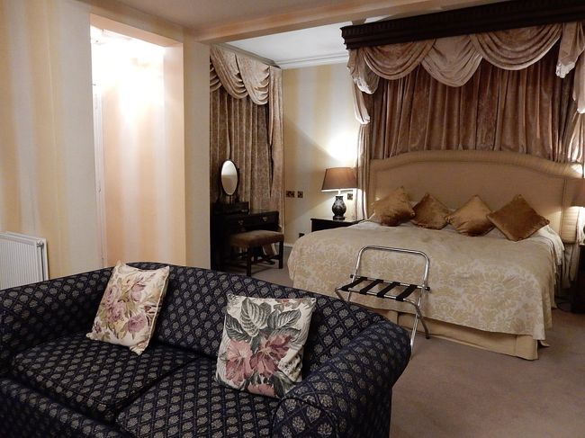 ソファー左手のドアから、外に出られるようになっていました。