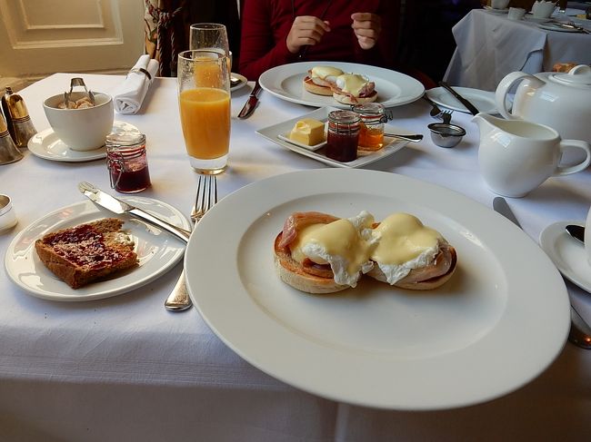 エッグベネディクトを頂きました。