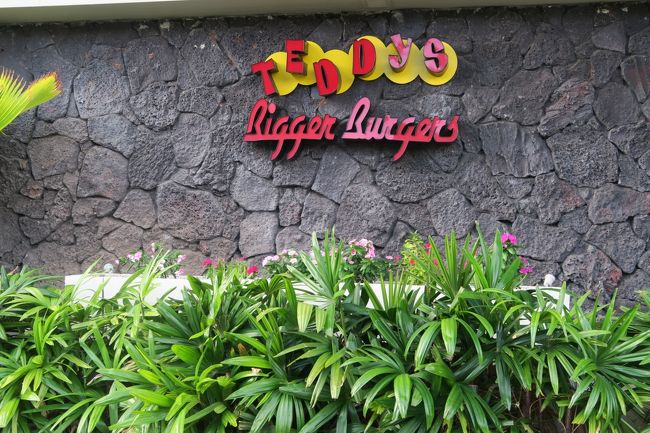 その後、ホノルルへ戻って、テディーズバーガーへ。<br />こちらはホノルル動物園に近いほうにあります。