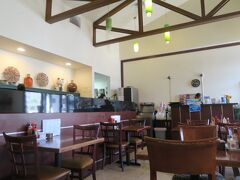 アラモアナセンターから歩いて、朝日グリルへ。
暑い日だったせいか、けっこう距離があったように感じました。
（朝日グリルはあまりクーラーは効いていませんでした。）