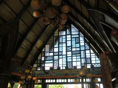 この日は、アウラニのキャラクターダイニングを予約していたので、
朝ホテル前でピックアップしてもらい、アナハイムへ。

アウラニへ行く際に、あの木なんの木の前も通ることができました！
（車窓でちらっと見ることができました◎）

そして、アナハイムへついてフロントはこんな感じ！
すごくリゾート感ただよっていて、ホノルルと全く違う雰囲気に感動しました。