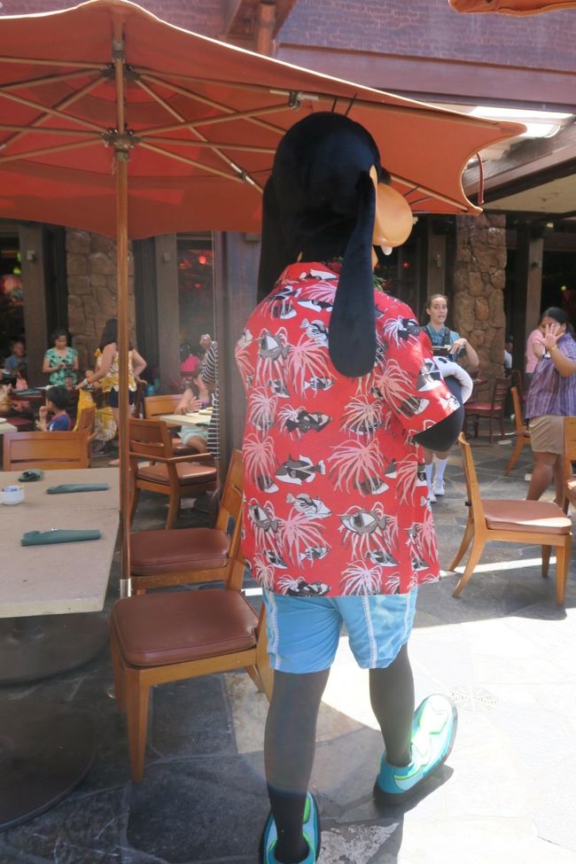 グーフィーの後ろ姿。<br />こんな感じのコスチュームでしたよ。