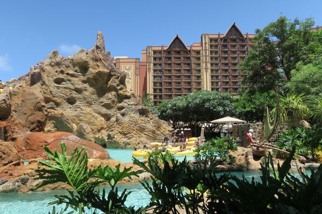 流れるプールの真横からホテル方面。