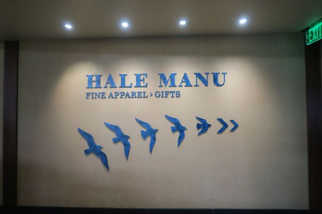 おみやげやさんの前にはこんな壁が。<br /><br />おみやげやさんは結構混雑していました！