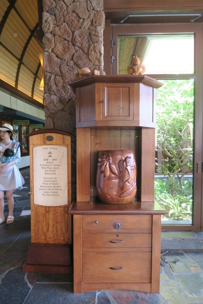 しっかり予習をしていったので、<br />お土産やさんの前にあるこのタンスの鍵穴の中の隠れキャラもしっかり見てきました！