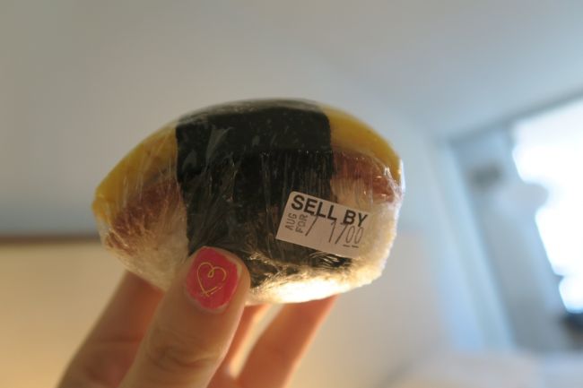 その後、ホノルルへ戻り、<br />帰りにスパムむすびを買ってホテルへ帰りました。<br /><br />このスパムむすびがとってもおいしかった！