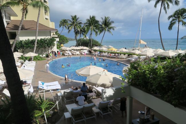 近くのハレクラニを見に来ました。<br />白い建物で、とってもきれいだった！