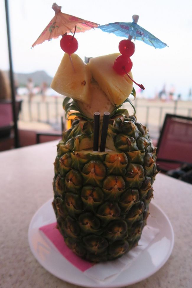 私はパイナップルジュースを頼みました。<br />すごい大きさ。<br />チェリーが甘くしてあっておいしかったです。