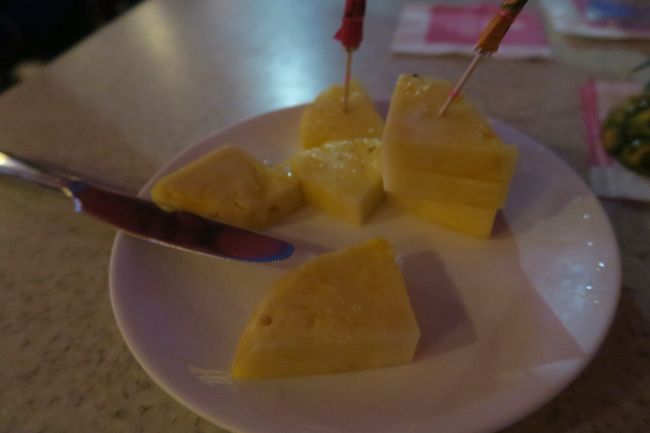 ジュースの一部が残ってしまったので、スプーンください、と店員さんに言ったところ、なぜか大量のエクストラパイナップルをもってきてくださいました。<br />（もちろんスプーンも来ましたが）<br /><br />おいしかったのですが、あまりにもたくさんパイナップルが来て、焦りました。笑