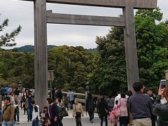 伊勢市駅の駅前から、バスで内宮へ。