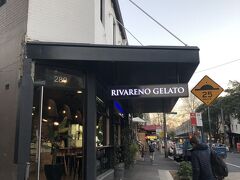スイカケーキを堪能した後に向かったのは、「Rivareno Gelato」ジェラート専門店。本場イタリアの味をシドニーで味わえる本格派に惹かれて。本場には、行ったことありませんけど。