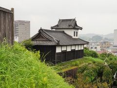 城下に時を知らせるための大太鼓を納めてあった建物です。
当時使われた大太鼓は現在、掛川城御殿の広間に展示されています。
