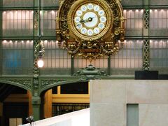 18：40
ついて早速オルセー美術館へ
(Mus・e d'Orsay )
1 rue de la L・gion d’Honneur, 75007 Paris 

地下鉄で移動しました。
【最寄り駅】  
RER C線 Mus・e d’Orsay駅 
メトロ12番線 Solf・rino駅 
メトロ12番線 Assembl・e Nationale駅 

昔は駅だったそうです☆
