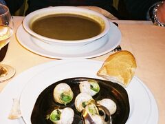 ランチはフレンチ♪
『Cafe de Capucine』
定番のエスカルゴ！！&野菜のスープ
バゲットをつけて食べても最高♪