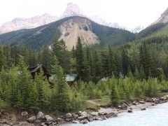 このCathedral Mountain Lodge、とっても雰囲気も良いし、立地条件が抜群！！