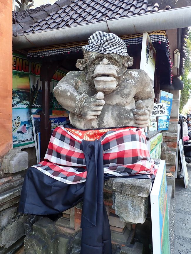 こちらのおさるさんを目印に脇道に入る