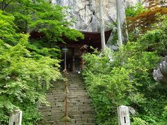 ウキペディアによると県内でも唯一の観光洞で、洞内の3分の2以上が竪穴という大変珍しい鍾乳洞です。1936年（昭和11年）3月31日に埼玉県の天然記念物に指定されています。 