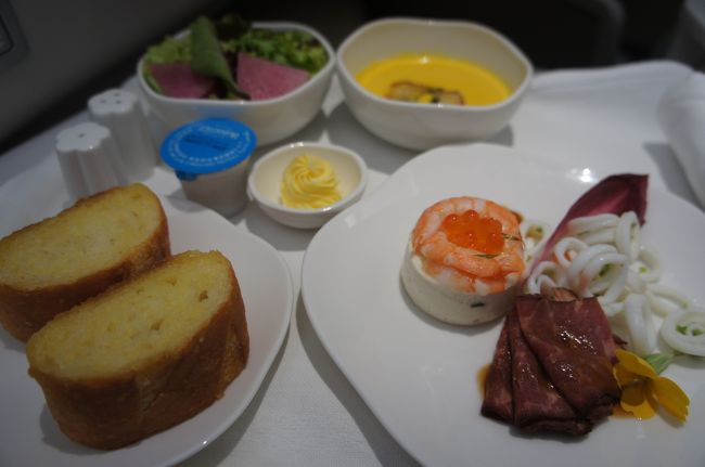 こちら、本当は私が食べたかった洋食<br />シェアするから良いけど、なんか納得いかない（笑）<br /><br />かぼちゃのスープは甘くおいしく<br />季節のサラダと、前菜はエビ、イカ、ビーフ