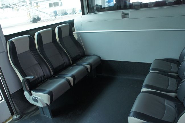 人数が多かったのでほぼ満席でしたが、それでもゆったり空港へ