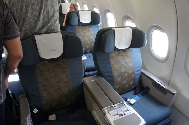 約１時間の短いフライトなので、ビジ席は簡易