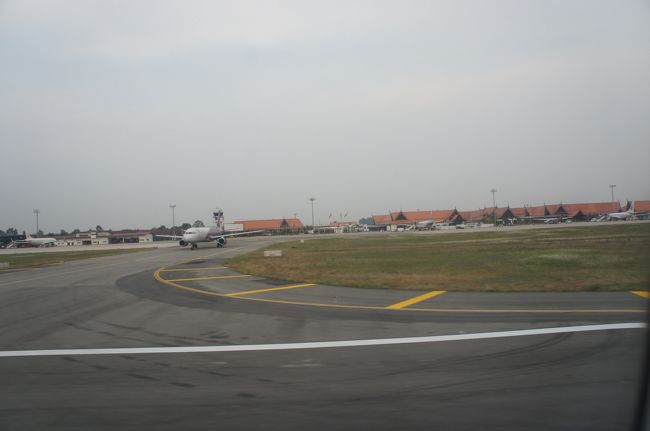 シェムリアップ空港に着陸