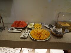 帰国日の朝、ホテルで朝食をとります。
フルーツも盛り付けがきれい。