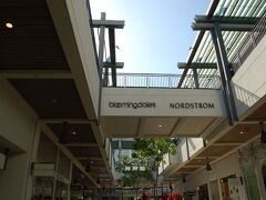 このあと、アラモアナセンターで家内・娘と合流。

楽天カードのラウンジのオープン記念イベントに出演される木下優樹菜さんのトークショーを見たい、という娘のリクエストにお付き合いです。

尤も、ラウンジそのもののオープンは延期になるという、何ともハワイらしいおまけがついたようです。