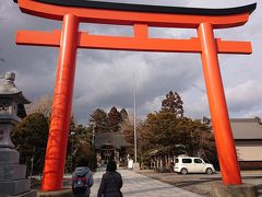 湯倉神社にお参り。
函館名物イカの形をした珍しいおみくじもあります。