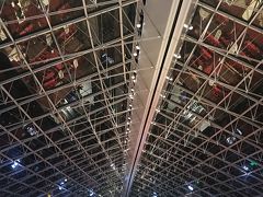 福岡空港より羽田国内線着
モノレールで羽田国際線へ
パリ行きの便満席で3列の真ん中涙
はじめてのシャルルドゴールなので
トムハンクスのターミナルを見て高める

到着！
