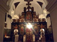 センテンドレの「Blagovestenska (ブラゴベシュテンスカ)教会 」

ギリシャ正教もしくは東方正教会ともいう、キリスト教会の一つです。

いわゆるカトリックの教会とはやっぱりテイストがチガウ。

とても小さな教会ですがずーっと昔から人々の信仰心ゆえに、美しく飾られ保たれてきた教会なんだな～と思いました。