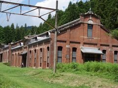 旧丸山変電所
丸山変電所は碓氷線が幹線鉄道ではじめて電化されたことに伴い、明治45年に建設されました。
当時の鉄道・電気の最先端技術が導入されました。
