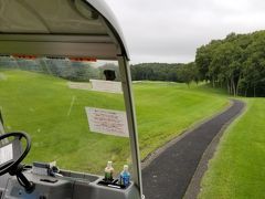 予定より少し早めについて、ゴルフ場に直行。

ささっとランチ食べて12時過ぎスタートです。
（この日はあいにくの曇り空でした）