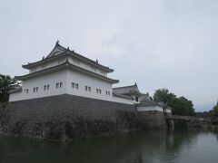 静岡駅に戻りそのあとてくてく歩いて駿府城公園に来ました。

雲ってますが湿度が高くで非常に蒸し暑いです。
