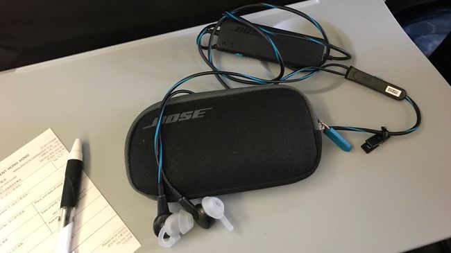 BOSEのノイズキャンセリングイヤホン。<br /><br />グローバルWi-Fiでレンタル。一日あたり100円。<br /><br />実に静かだ。おすすめよ。