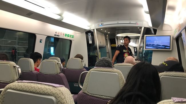 機上快線に乗って九龍に向かいましょう。<br /><br />時は金なり。