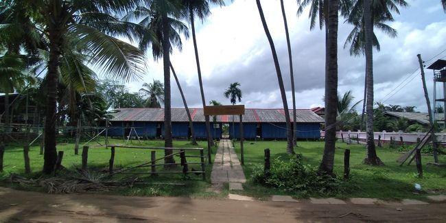 船着き場から徒歩１分。パンズバンガローです。<br />予約なしで行きましたが、大丈夫でした。雨季なので空いていました。