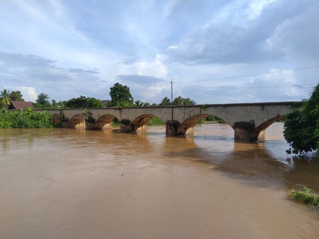 デット島から見た旧鉄道橋です。