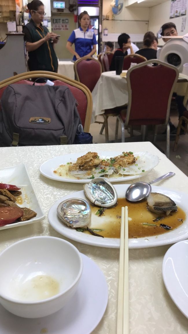 とりあえず、食べるだけの旅行記だね  \|(･_･<br /><br />お会計は293HKD≒4100円でした。<br />会計の半分はアワビが占めている。<br /><br />ローカルな店で少しづつ食べれば高くはありません。<br /><br />数名で行けば尚更ですね。
