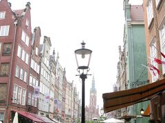 外に出ると１２時３０分、雨はまだ降り続いています。

この強い雨の中では街歩きはしんどそうなので、どこかでランチを取ることに・・・。