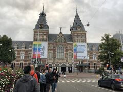 そこにアムステルダム国立美術館があります

ここを向かって右に行ったところに船の乗り場があります