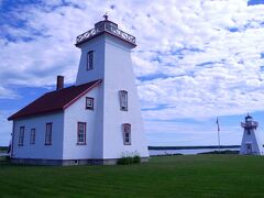 【５】Wood Islands Lighthouse(ウッドアイランズ灯台)

２０１７年訪問。
ここウッドアイランズは、対岸の本土のカリブーという港から出ているフェリーが入る港です。