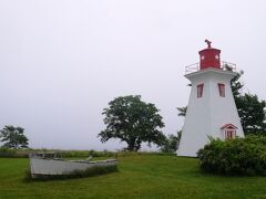 【３】Victoria Seaport Lighthouse Museum(ビクトリア灯台)

２０１７年、２０１９年と訪問。
２０１７年の時は、プリンスエドワード島を離れる時に立ち寄ったけど、ご覧のようにガスがかかっていて、おまけに蚊が凄くて早々に退散。

４トラの地図にポイント登録されていないので、ビクトリアの街として登録されているポイントにチェックしています。