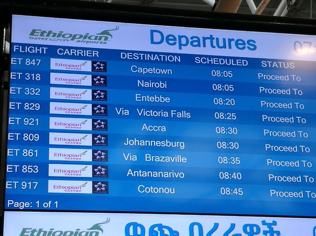 ちょうど真ん中にある"Accra"が私が乗る便です。<br />アディスアベバからガーナの首都アクラまでは5時間40分。時差はー3時間。アディスアベバの時間から3時間遅らせます。